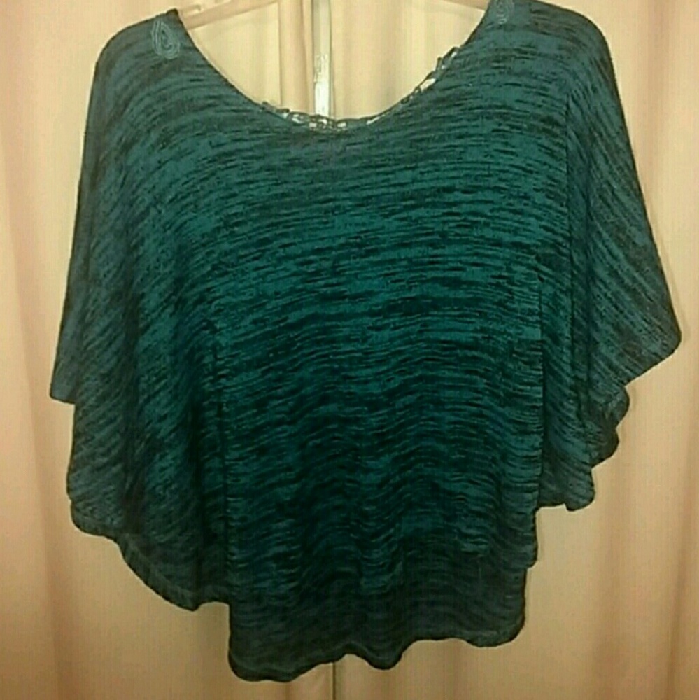 Embroidered Flowy Top - Picture 2 of 4